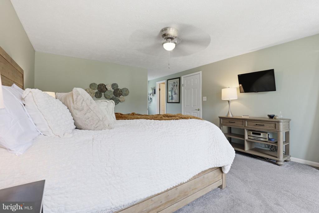 4205 WHITE TULIP COURT