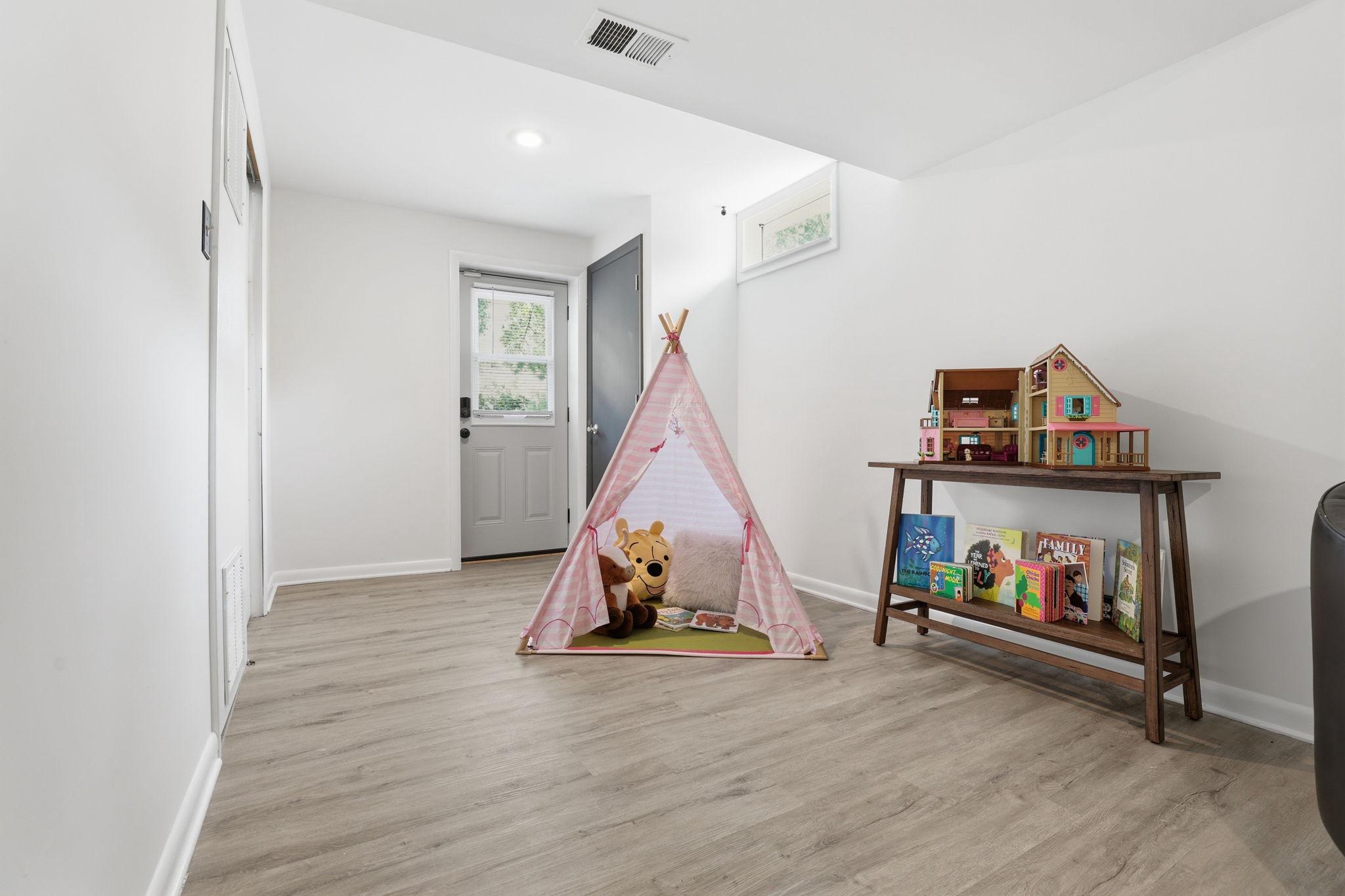 4205 WHITE TULIP COURT
