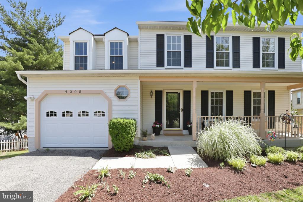 4205 WHITE TULIP COURT