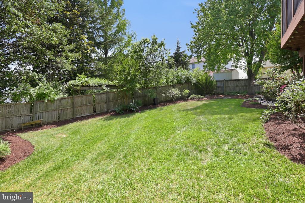 4205 WHITE TULIP COURT
