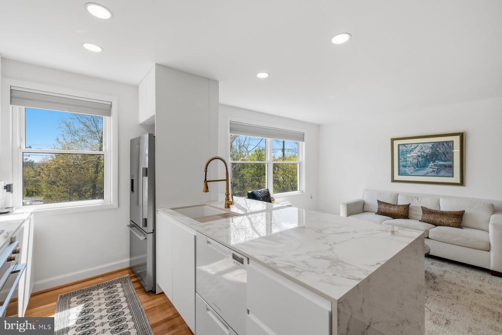 7630 TOMLINSON AVENUE Unit: 35
