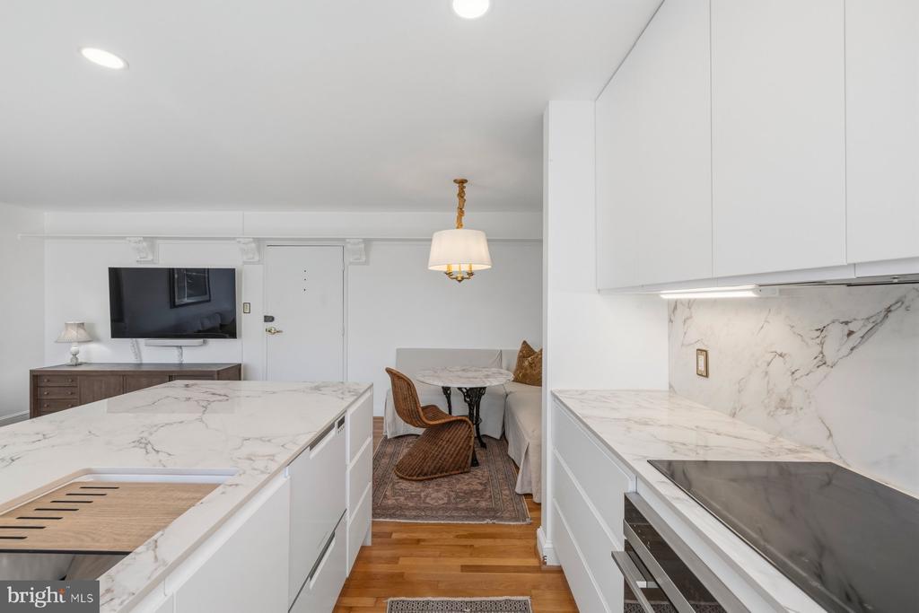7630 TOMLINSON AVENUE Unit: 35