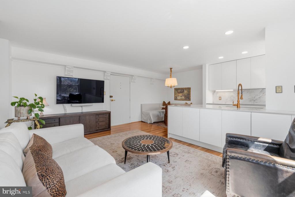 7630 TOMLINSON AVENUE Unit: 35