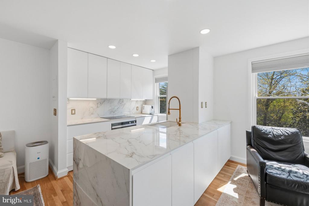 7630 TOMLINSON AVENUE Unit: 35