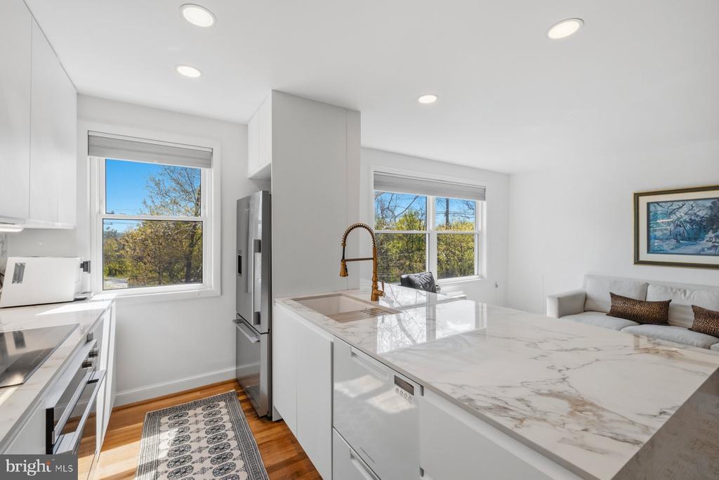 7630 TOMLINSON AVENUE Unit: 35
