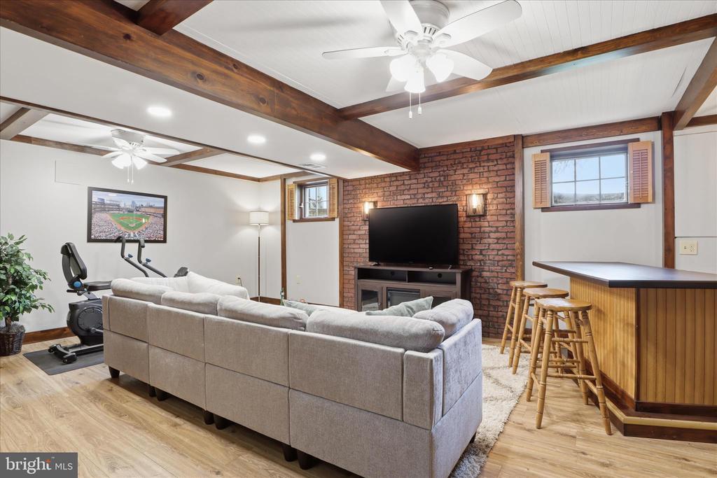 6939 WICK LANE