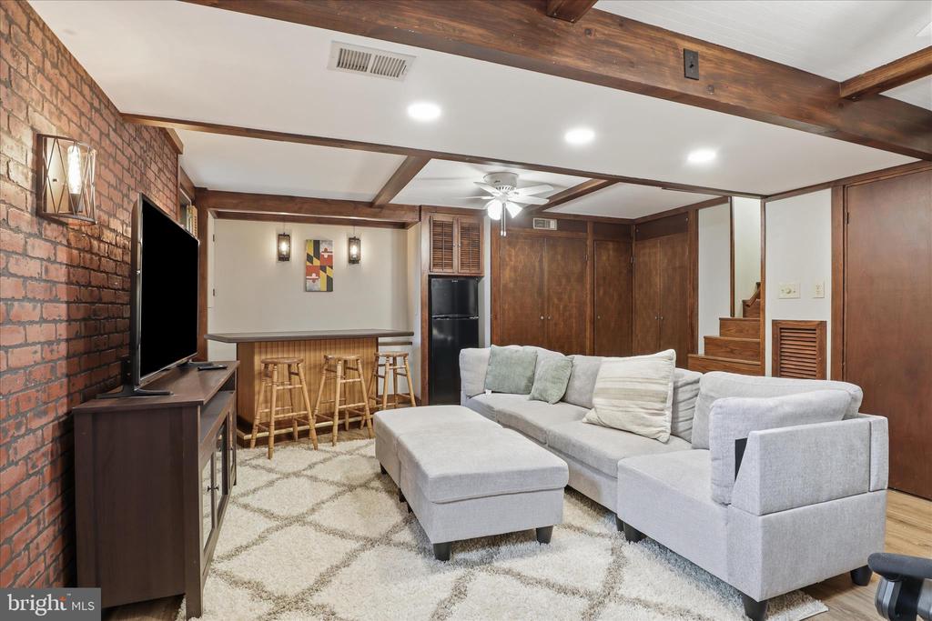 6939 WICK LANE
