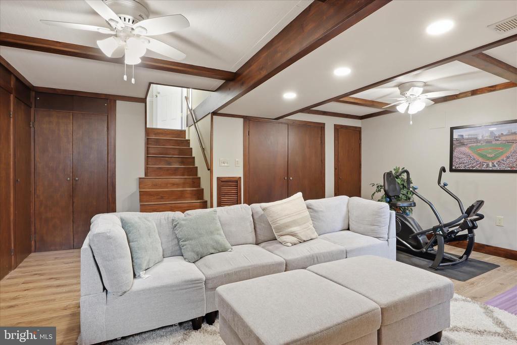 6939 WICK LANE