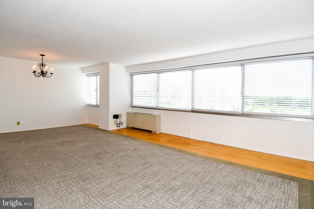 4515 WILLARD AVENUE Unit: 1201S