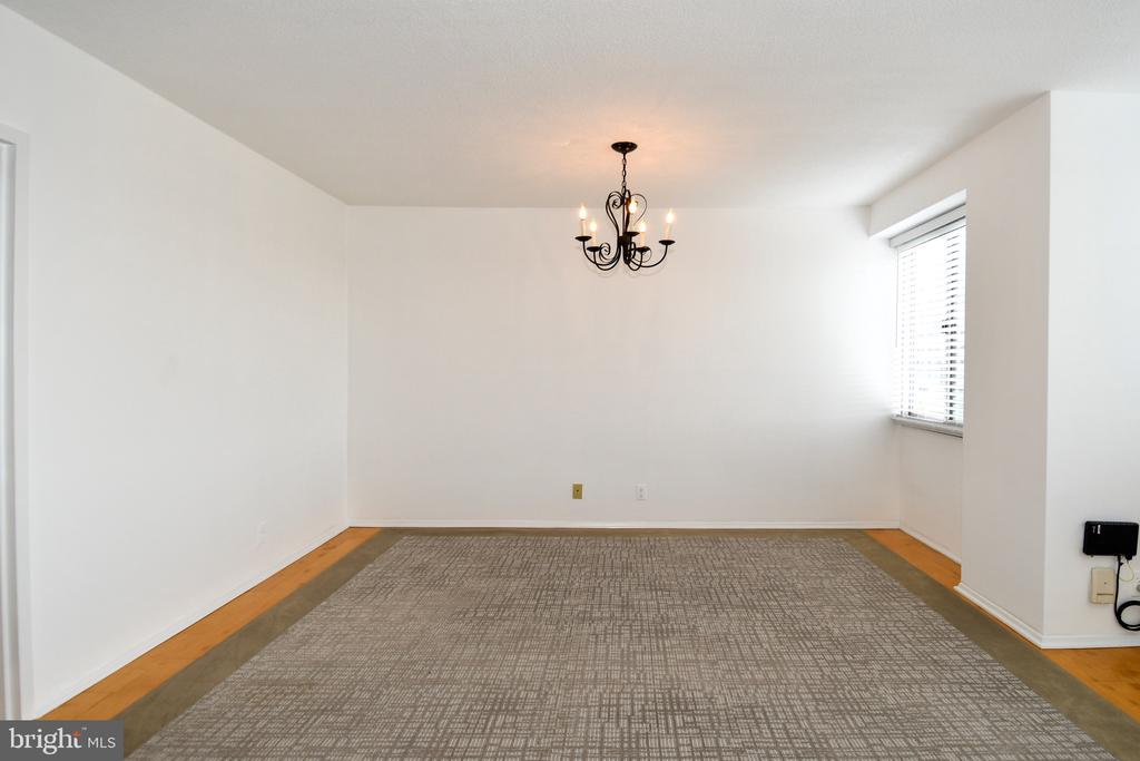 4515 WILLARD AVENUE Unit: 1201S