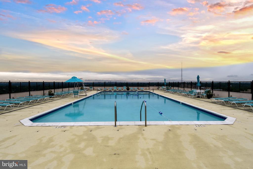 4515 WILLARD AVENUE Unit: 1201S