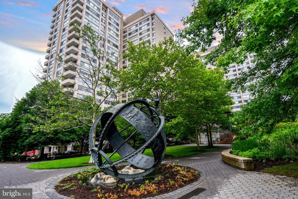 4515 WILLARD AVENUE Unit: 1201S