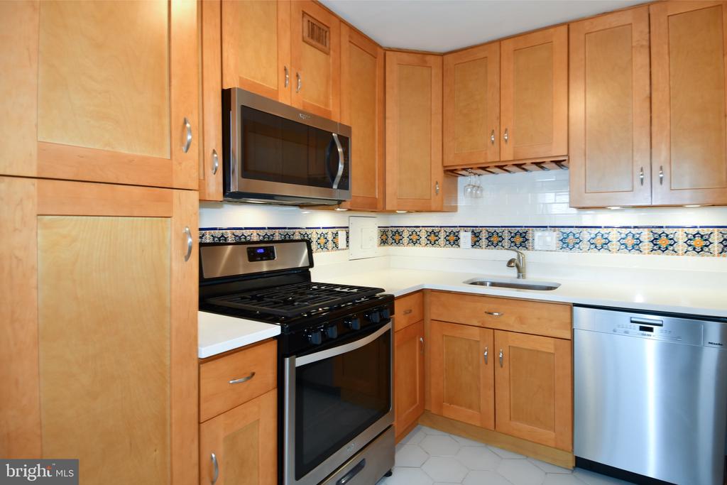 4515 WILLARD AVENUE Unit: 1201S