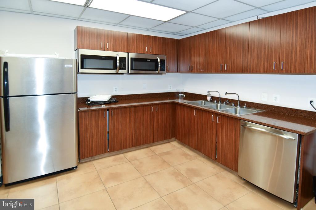 4515 WILLARD AVENUE Unit: 1201S