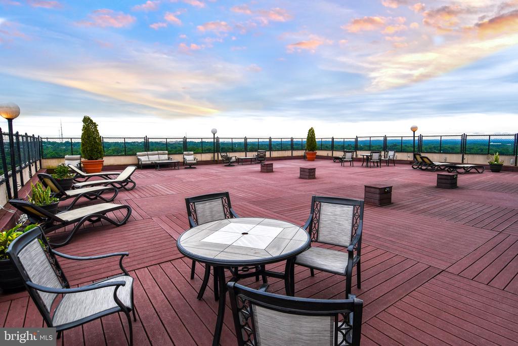 4515 WILLARD AVENUE Unit: 1201S