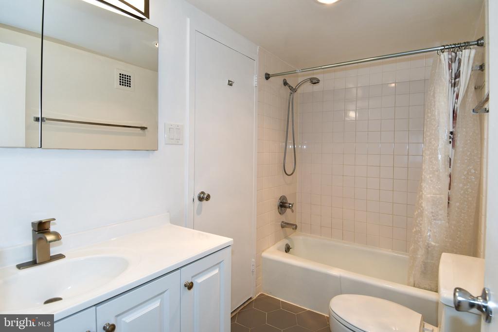 4515 WILLARD AVENUE Unit: 1201S