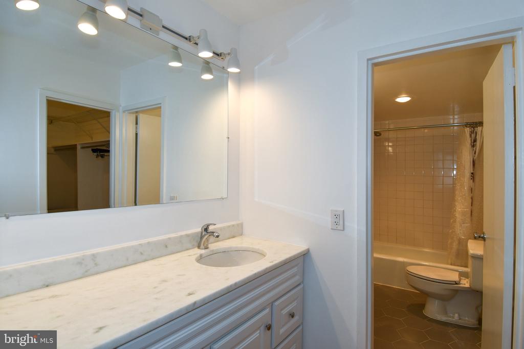 4515 WILLARD AVENUE Unit: 1201S