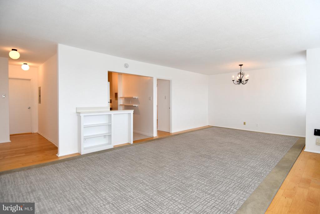 4515 WILLARD AVENUE Unit: 1201S