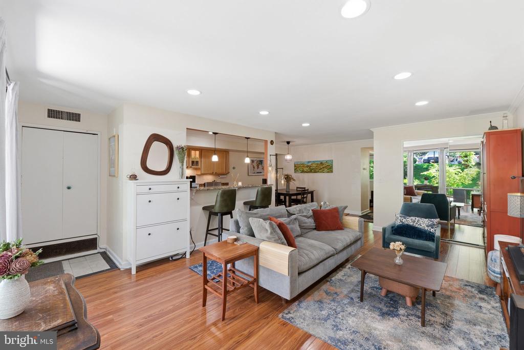 7541 SPRING LAKE DRIVE Unit: B-2