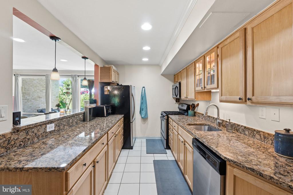 7541 SPRING LAKE DRIVE Unit: B-2