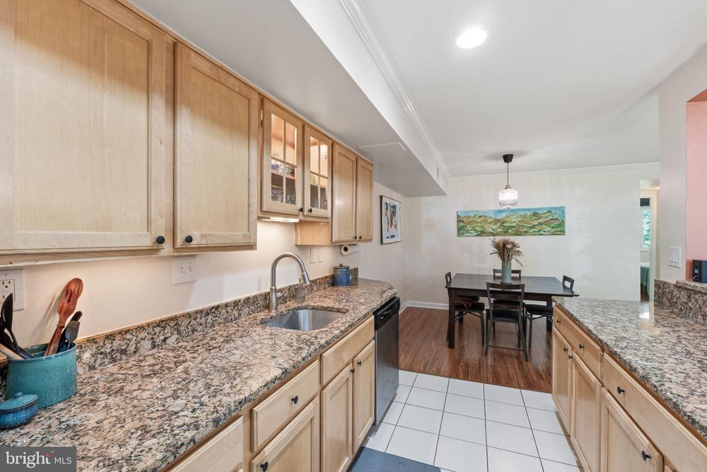 7541 SPRING LAKE DRIVE Unit: B-2