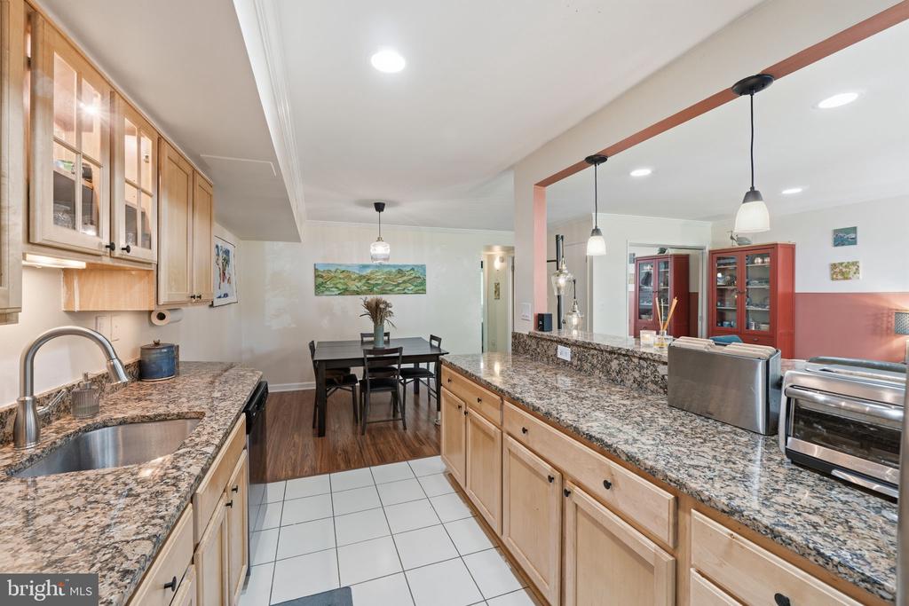 7541 SPRING LAKE DRIVE Unit: B-2