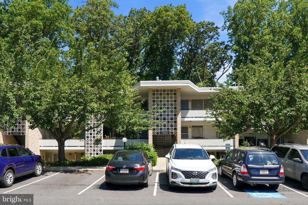 7541 SPRING LAKE DRIVE Unit: B-2