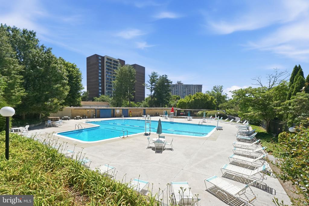 7541 SPRING LAKE DRIVE Unit: B-2