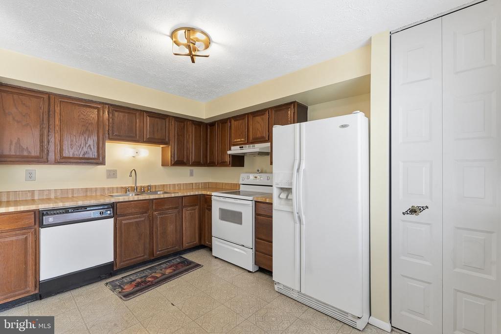 210 CURRY FORD LANE
