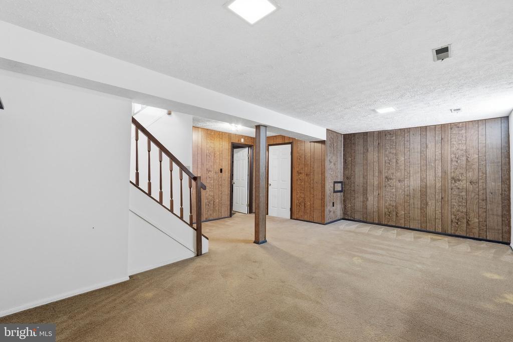 210 CURRY FORD LANE