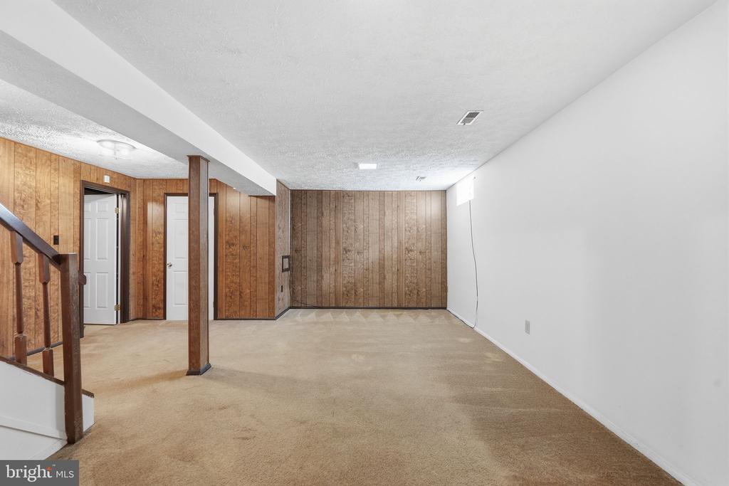 210 CURRY FORD LANE