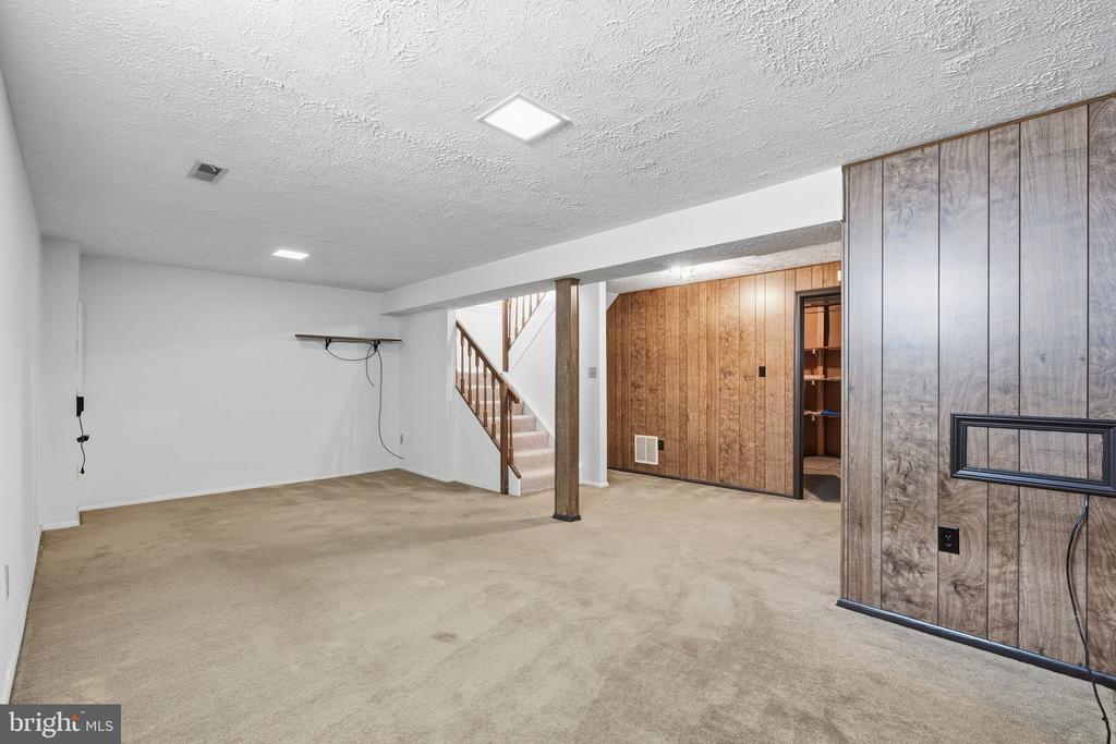 210 CURRY FORD LANE