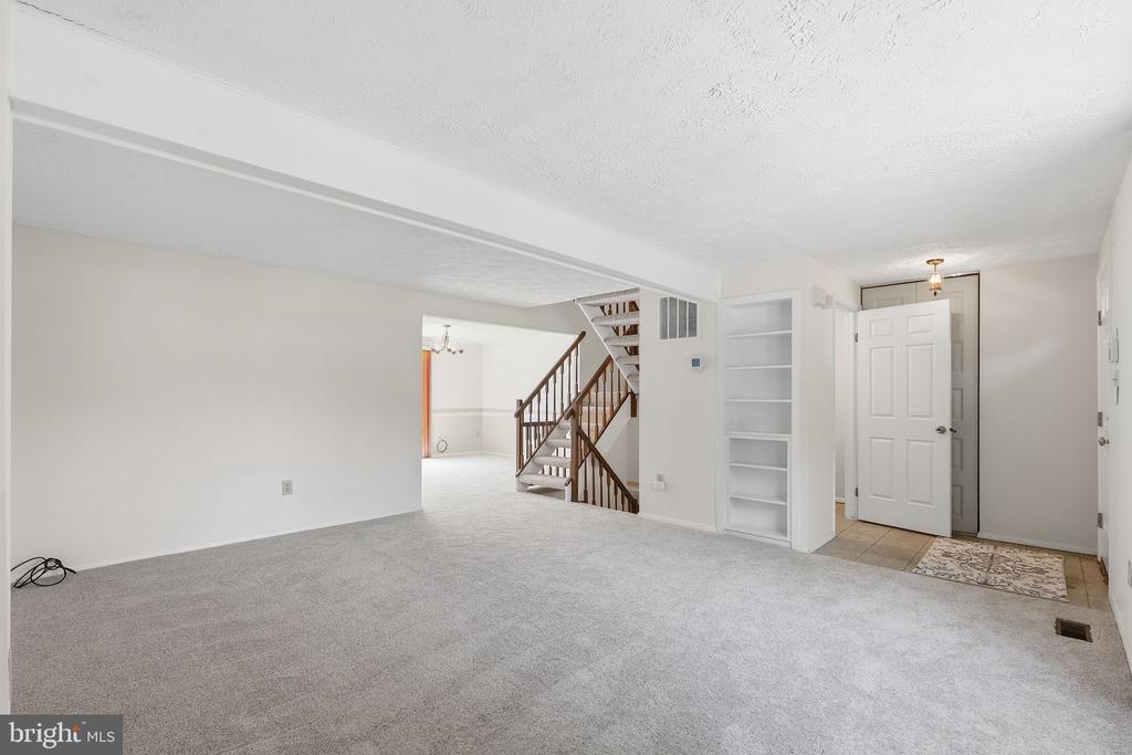 210 CURRY FORD LANE