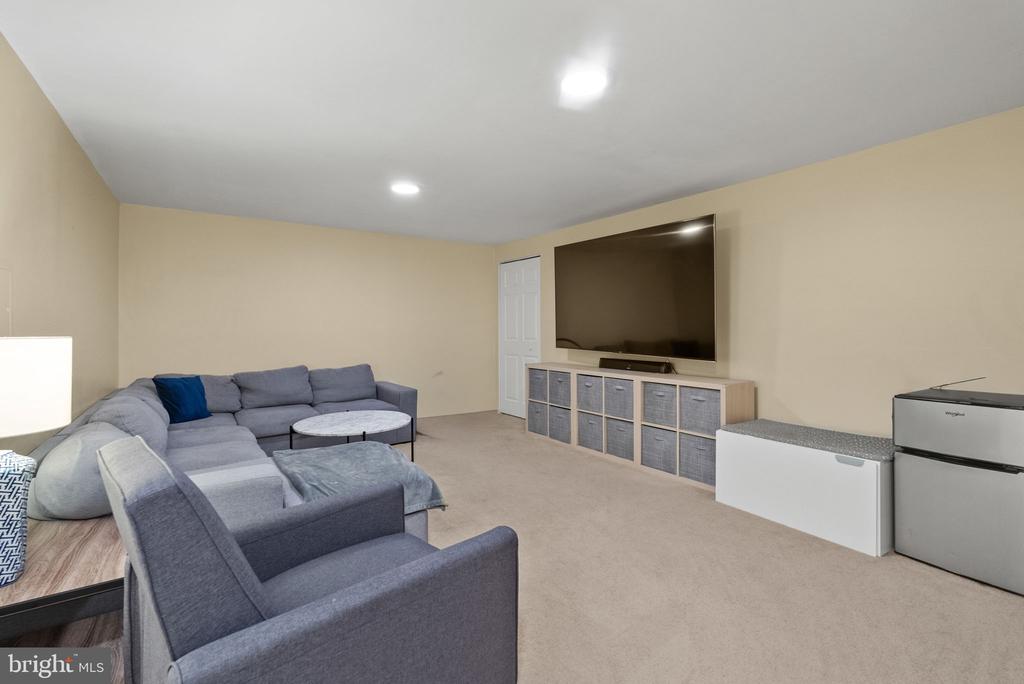 17 HICKORY HILL COURT