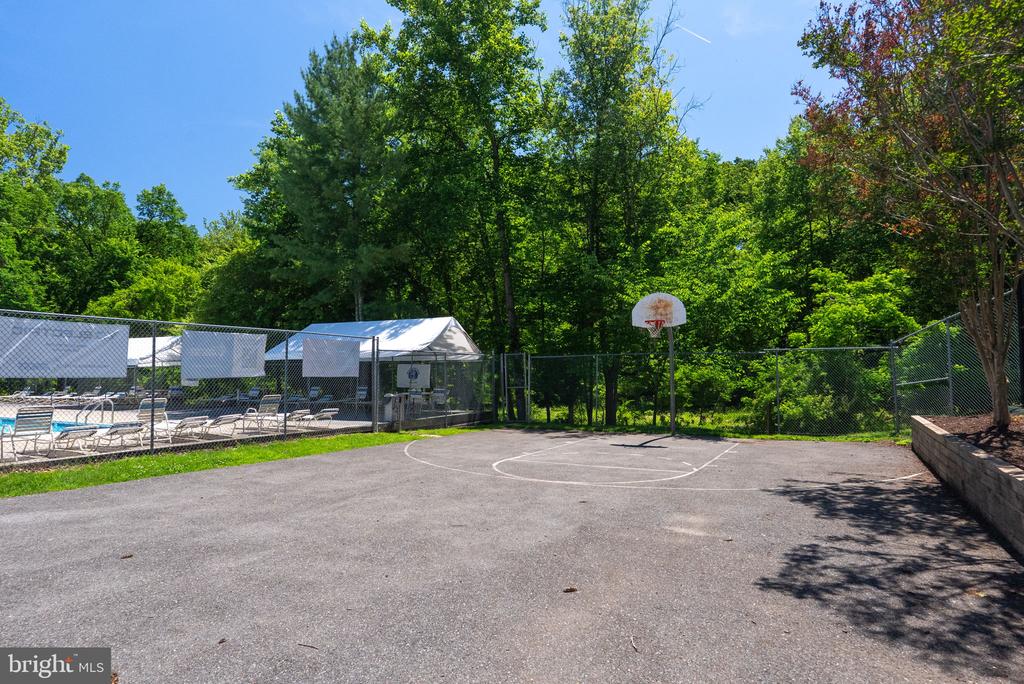 17 HICKORY HILL COURT