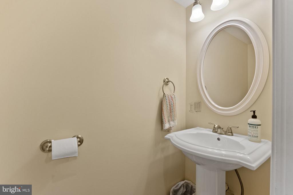 17 HICKORY HILL COURT