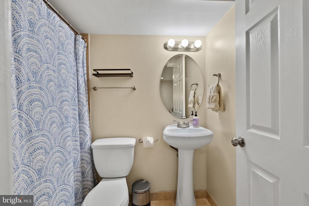 17 HICKORY HILL COURT