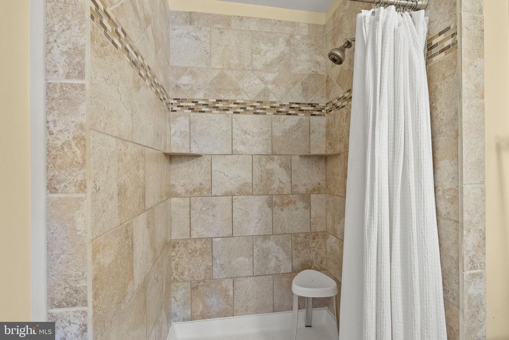 17 HICKORY HILL COURT