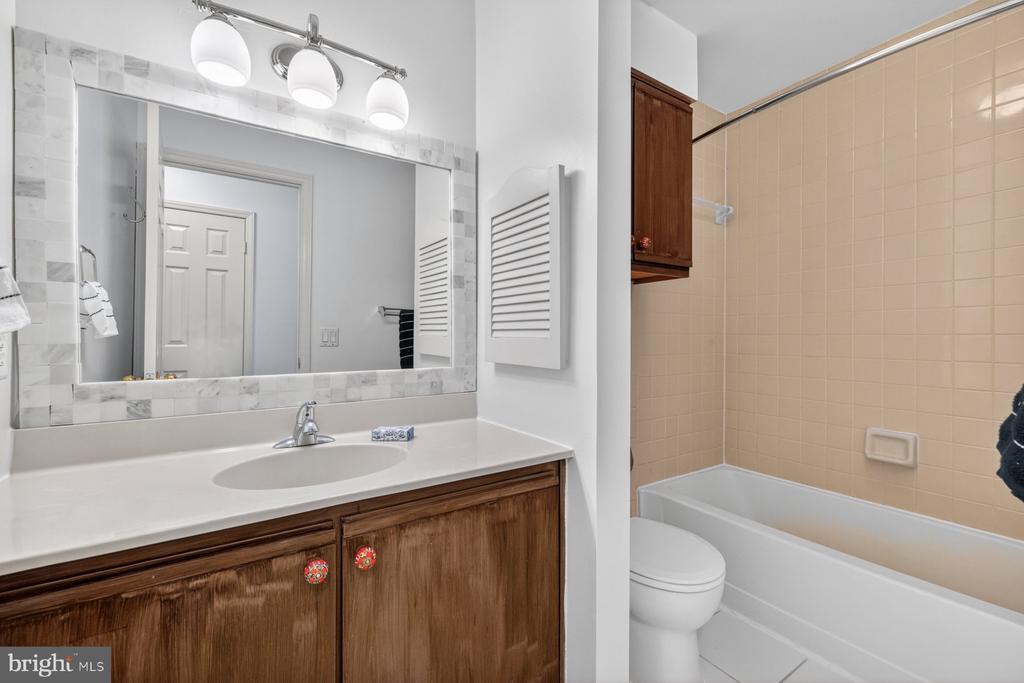 5818 INMAN PARK CIRCLE Unit: 210