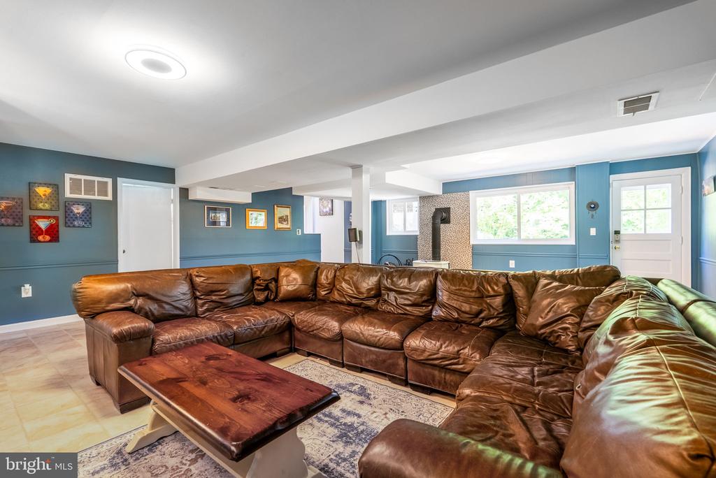 6430 KENHOWE DRIVE