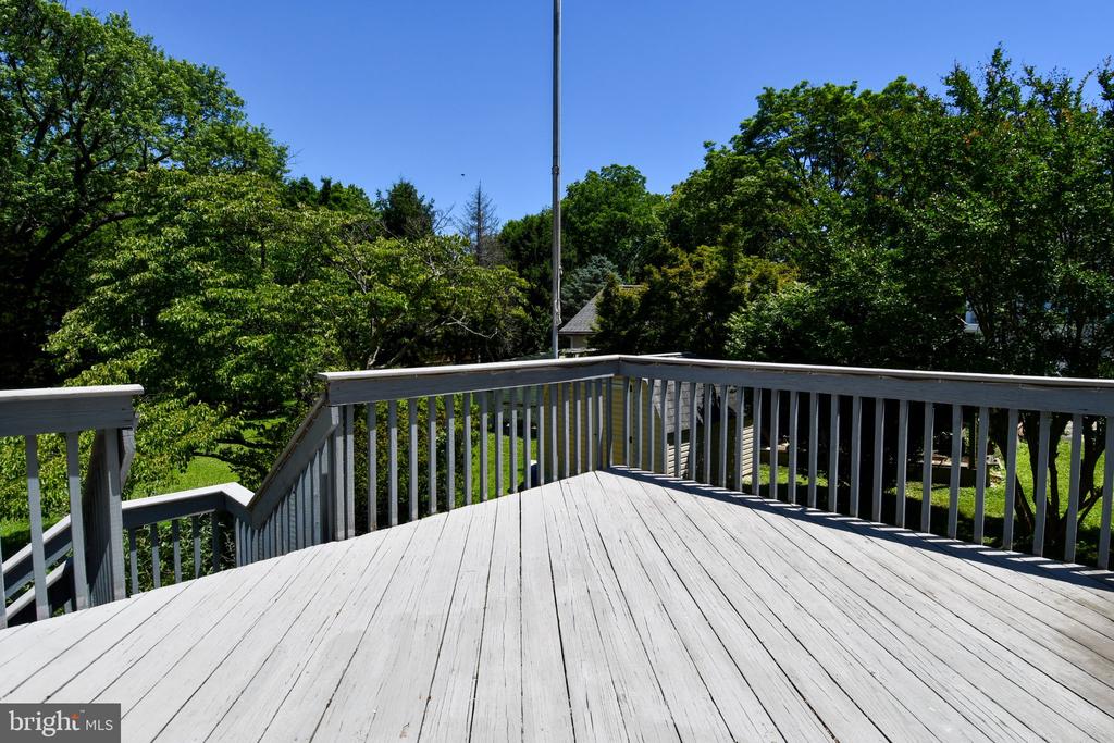 407 ANDERSON AVENUE