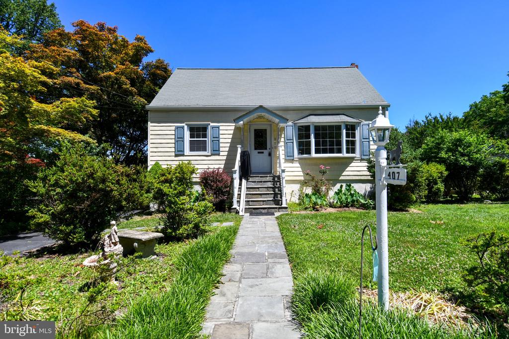 407 ANDERSON AVENUE
