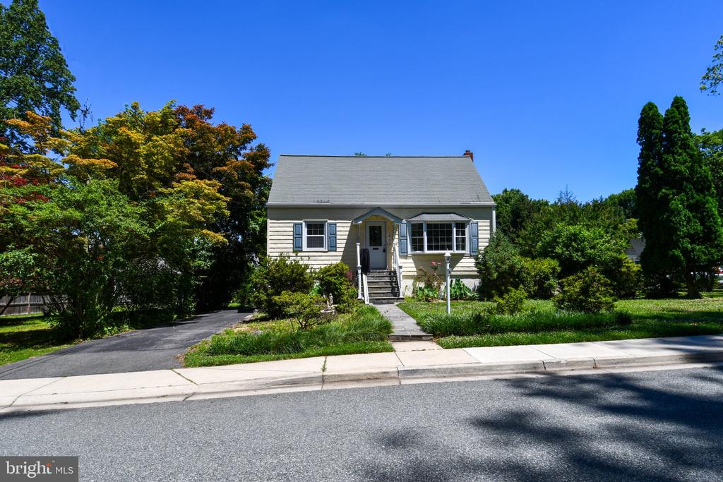 407 ANDERSON AVENUE