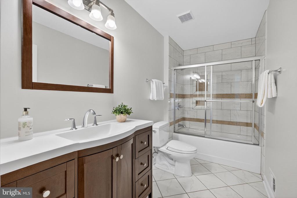 13435 FAIRLAND PARK DRIVE