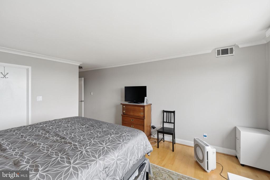 5225 POOKS HILL ROAD Unit: 1819N