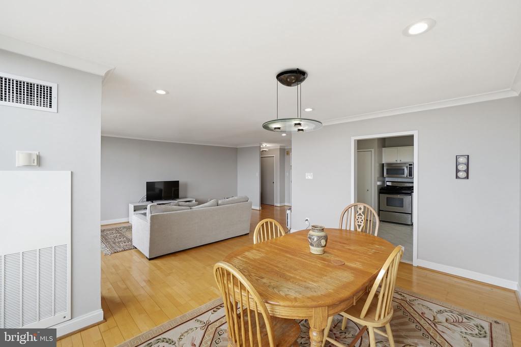 5225 POOKS HILL ROAD Unit: 1819N
