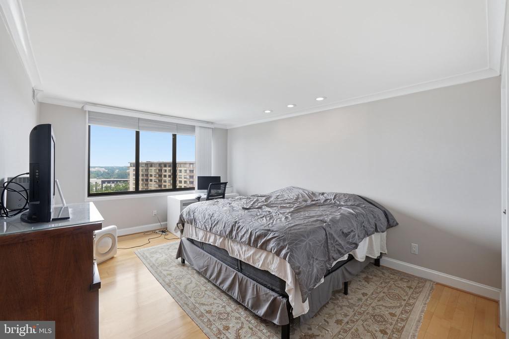 5225 POOKS HILL ROAD Unit: 1819N