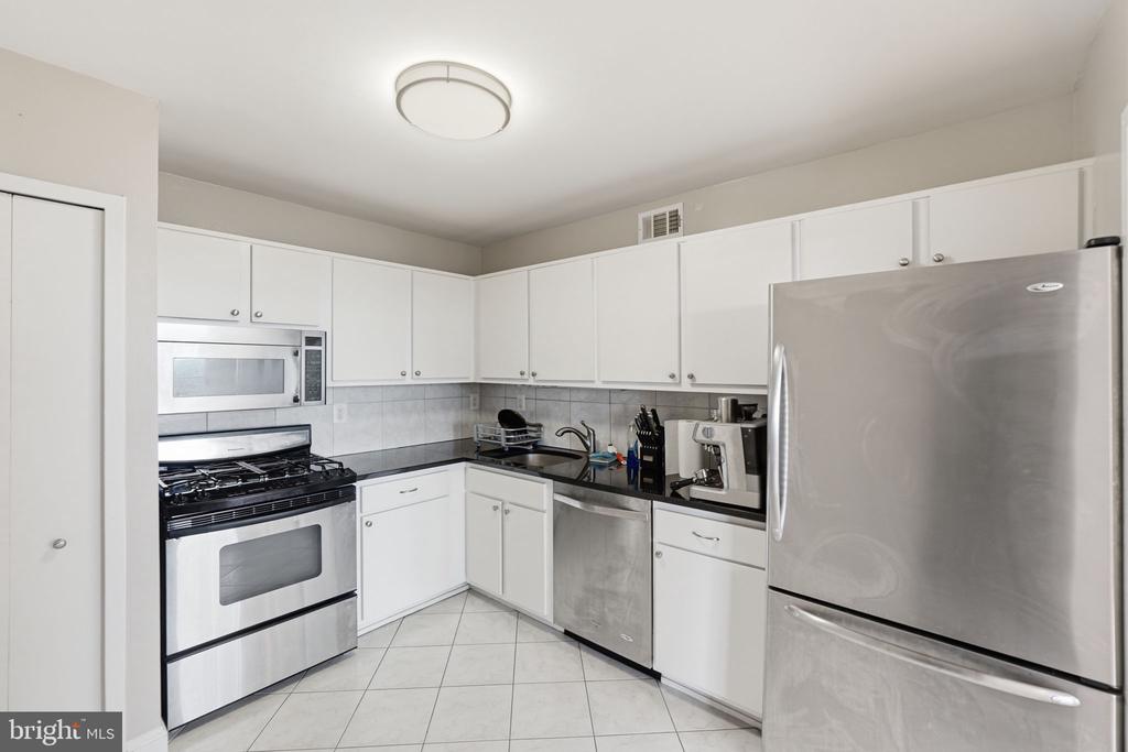 5225 POOKS HILL ROAD Unit: 1819N