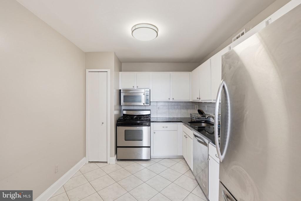5225 POOKS HILL ROAD Unit: 1819N