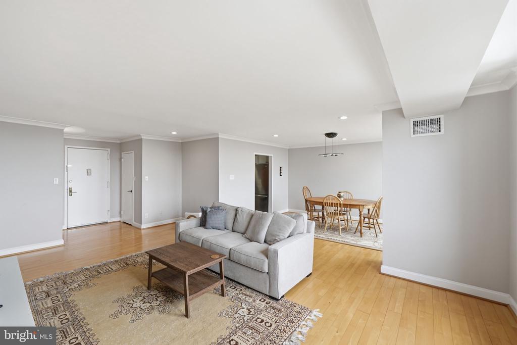 5225 POOKS HILL ROAD Unit: 1819N